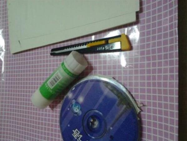 巧用废旧光盘手工制作漂亮的收纳盒