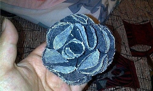 变废为宝:旧牛仔手工成山茶花装饰制作全过程